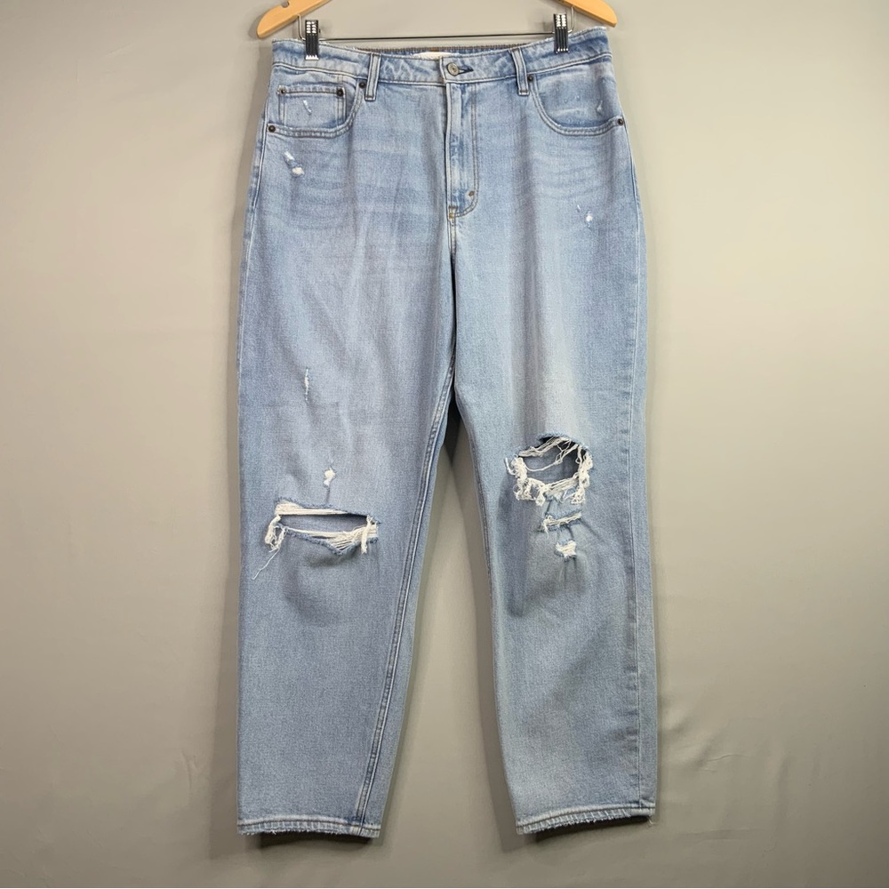 Abercrombie & Finch The Mom Distressed Curvy Love High Rise. Size 31/12R. Light.